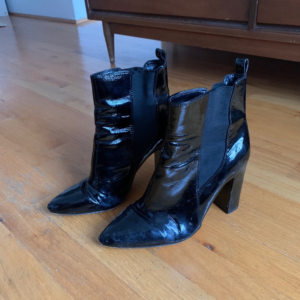 VINCE CAMUTO | black leather ankle booties